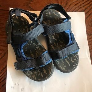 Oshkosh Toddler boy sandals - size 9